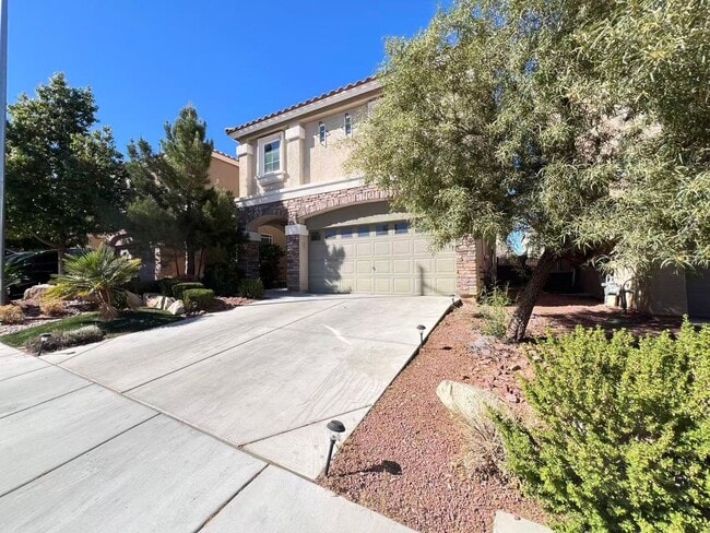 Building Photo - Beautiful 2 story single house