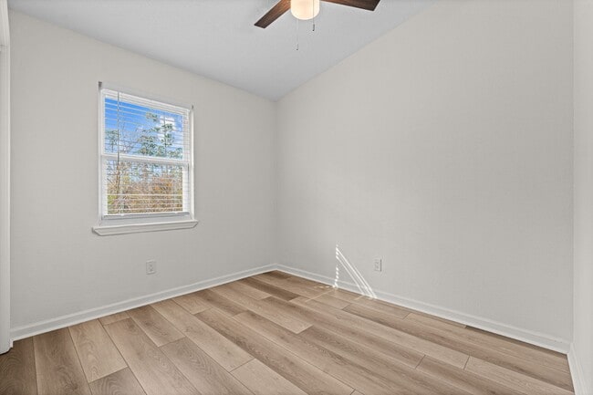 Building Photo - 112 Kristine Blvd