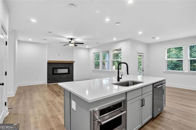 Building Photo - 608 Avondale Pk Cir
