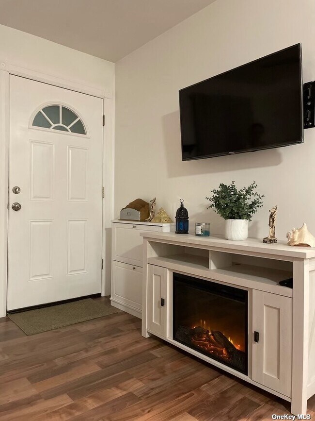 Building Photo - 208 Fairview Cir