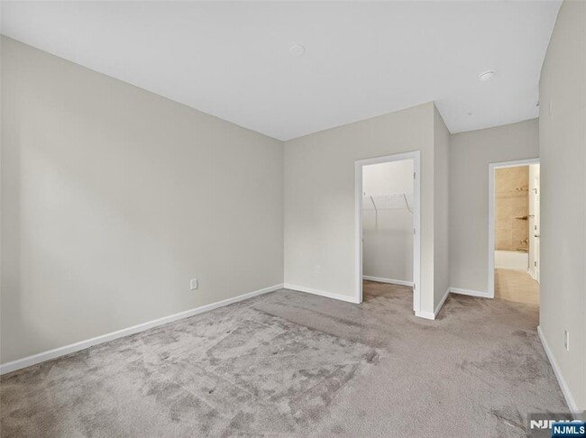 Building Photo - 69 Arnold Dr