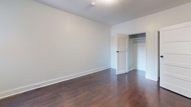 Building Photo - Four Bedroom 2,500 Square Foot House W/Back Patio, Multiple Kitchens/Laundry Facilities