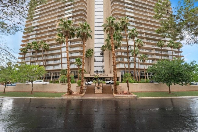 Building Photo - Luxury High-Rise Living with Views!