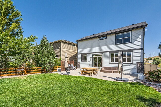 Building Photo - Beautiful 4 Bedroom Home with Stunning Vie...