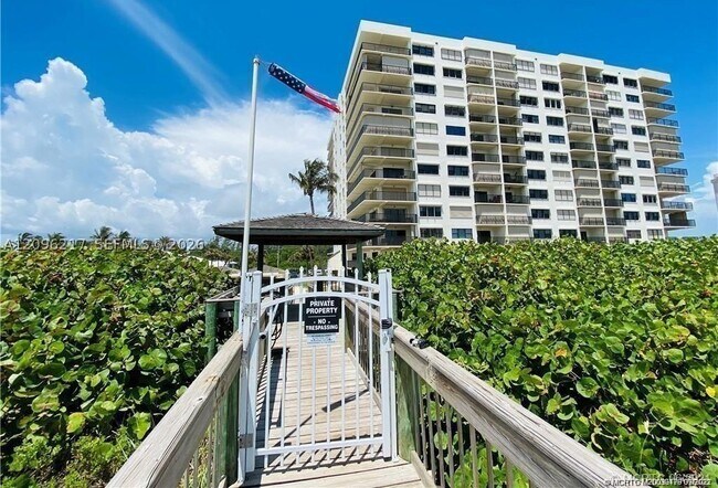 Building Photo - 10044 S Ocean Dr
