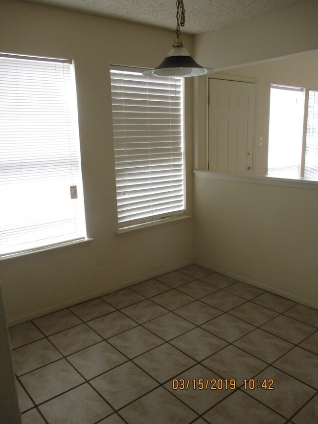 Building Photo - 6333 Northway Dr