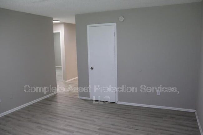 Building Photo - 5475 Aspen Ave