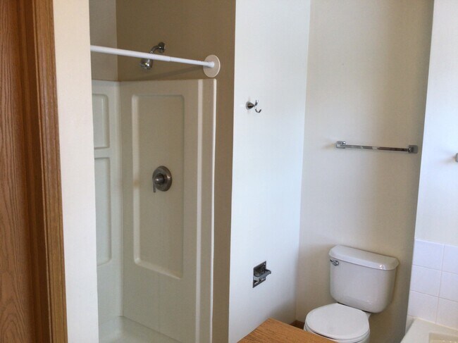 Building Photo - 560 S Annandale Dr