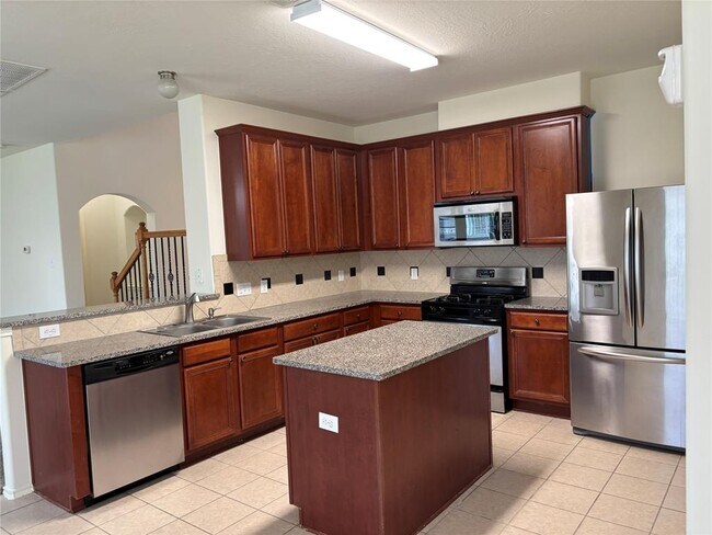 Building Photo - 21223 Colton Cove Dr