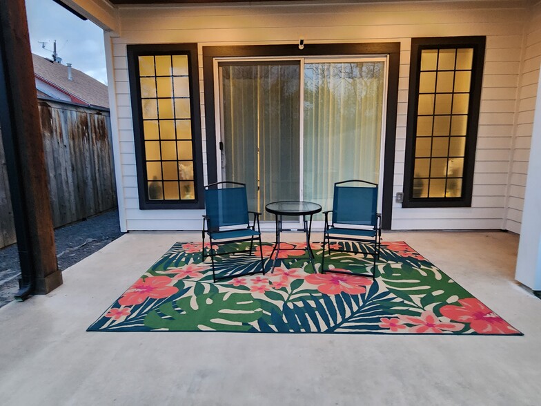 Building Photo - 5316 East Side Ave