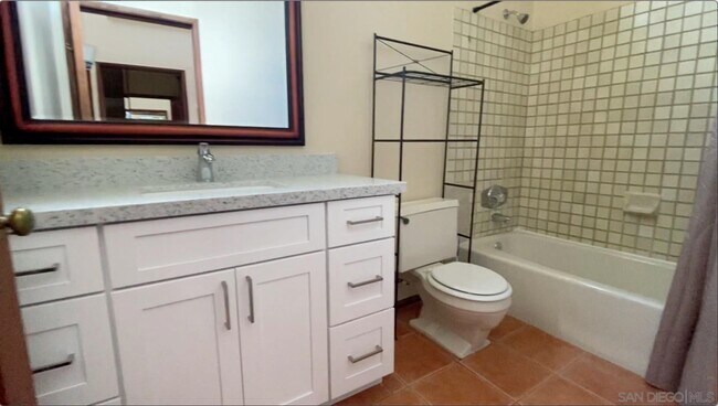Building Photo - 8642 Villa La Jolla Dr