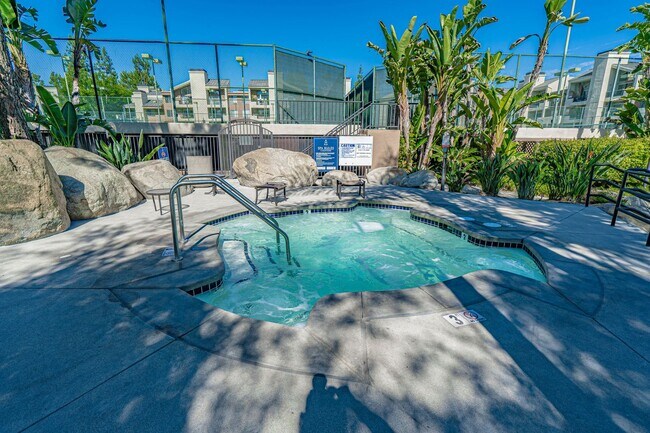 Building Photo - Modern 1-Bedroom Condo with Resort-Style A...