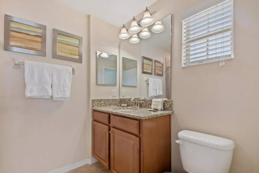 Building Photo - 2947 Banana Palm Dr