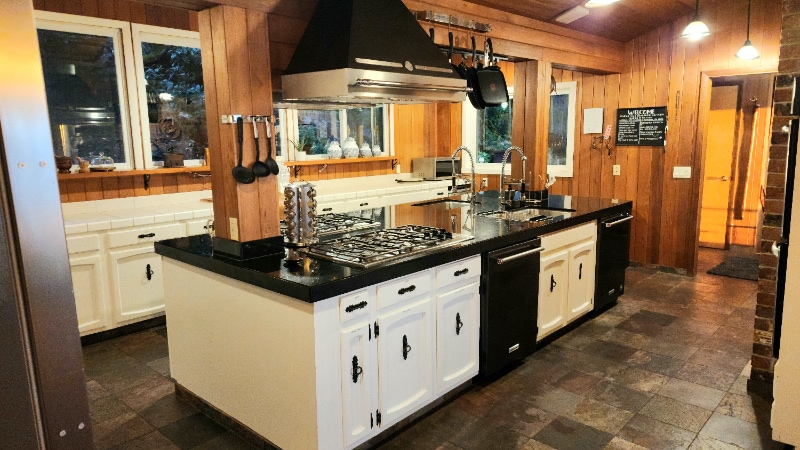 Building Photo - 1231 Chuckanut Dr