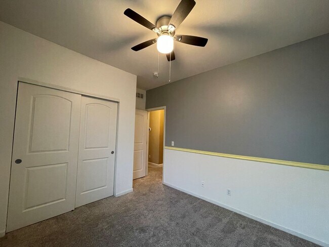 Building Photo - Ranch for rent in Omaha!