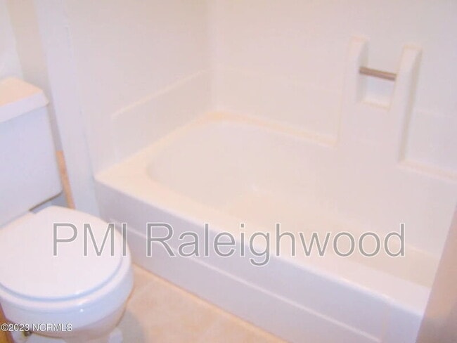 Building Photo - 220 Foxkroft Dr