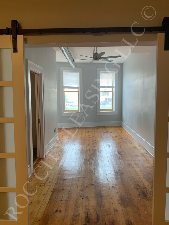 Building Photo - 131-163-163 State St
