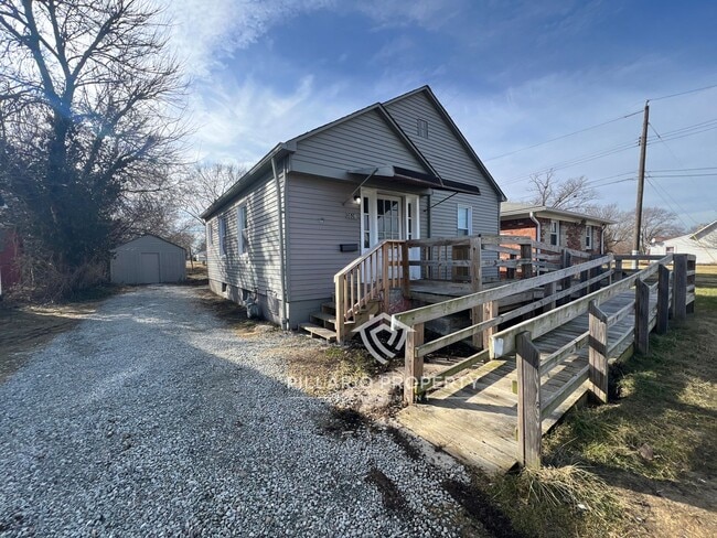 Primary Photo - Renovated 2 Bed / 1 Bath !