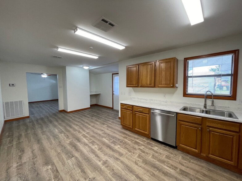 Building Photo - 311 Mahler St