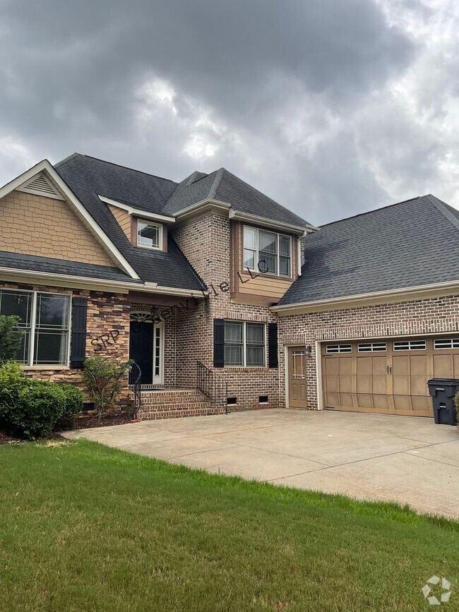 Building Photo - Four Bedroom Brick House for Rent!