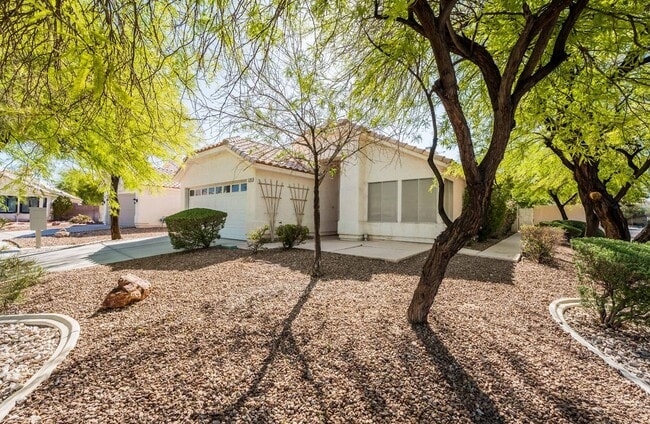 Building Photo - Stunning 3 Bedroom home!