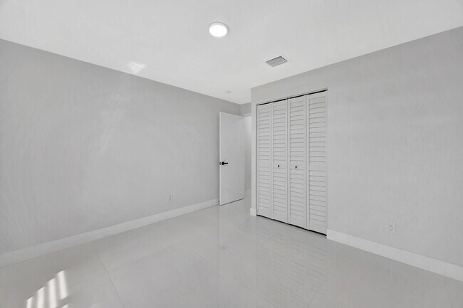 Building Photo - 14851 SW 71st St