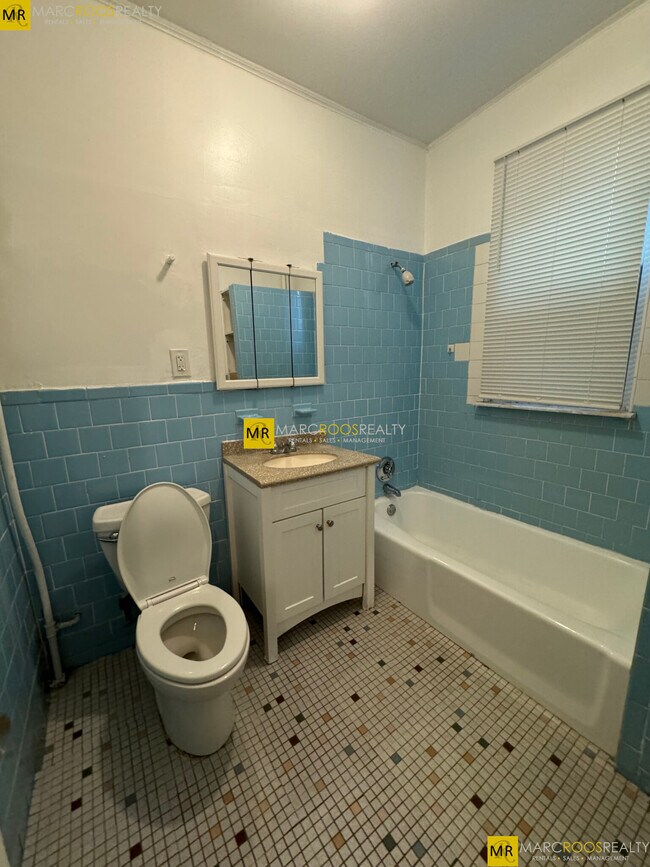 Building Photo - 59A Strathmore Rd