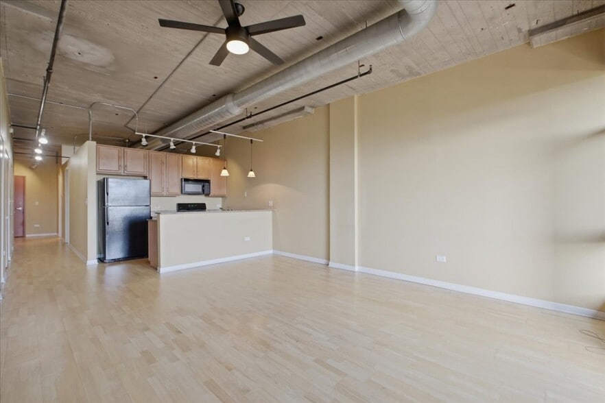 Building Photo - 1550 S Blue Island Ave