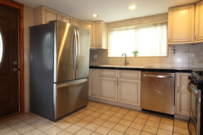 Stainless steel refrigerator - 133 Cliffside Cir