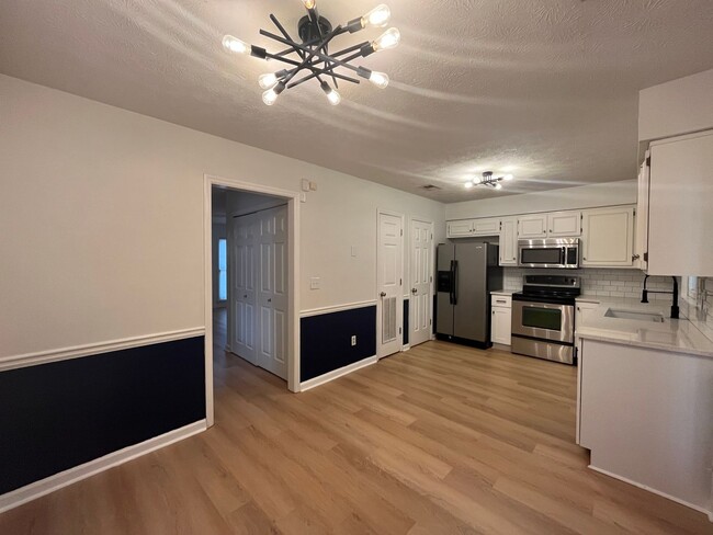 Building Photo - Your Dream Home is Waiting for You! Yardwo...