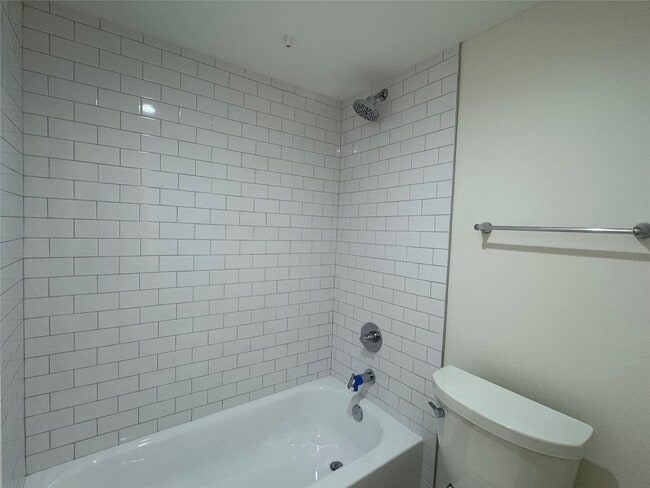 Building Photo - 2100 Tanglewilde St