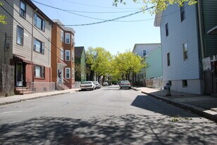 Building Photo - 19 Hunting St