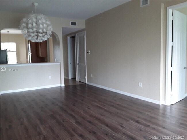 Building Photo - 3600 Oaks Clubhouse Dr