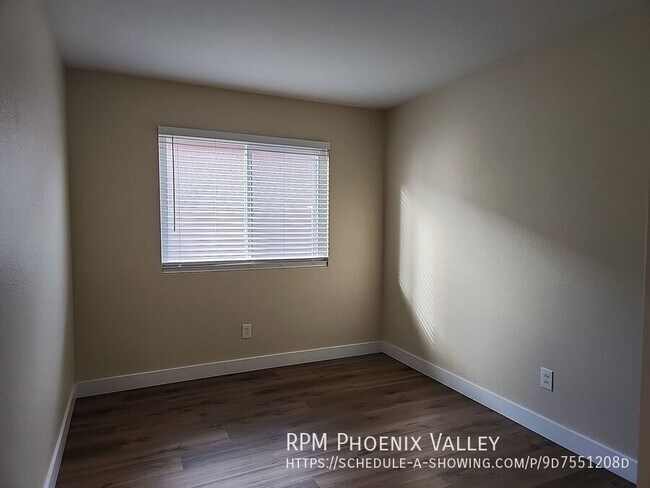 Building Photo - 2533 N Silverado-