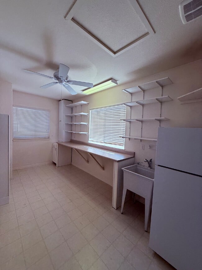 Building Photo - Spacious 5-Bed Family Home w/ 3-Car Garage Near Top Schools in Orange Crest.  One large bedroom a...