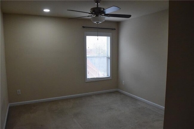 Building Photo - 480 Meadow Hill Dr