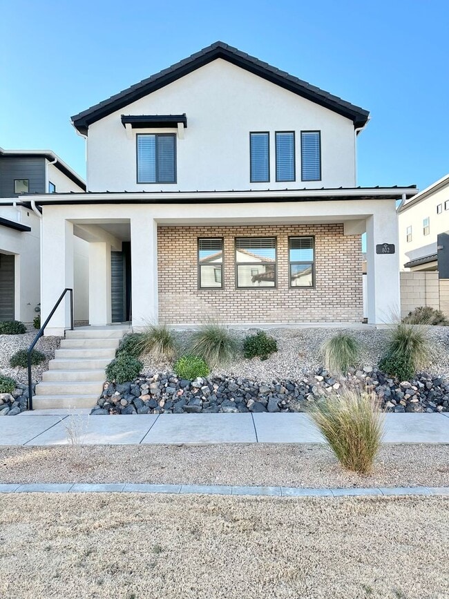 Building Photo - 4 Bed Desert Color Home!