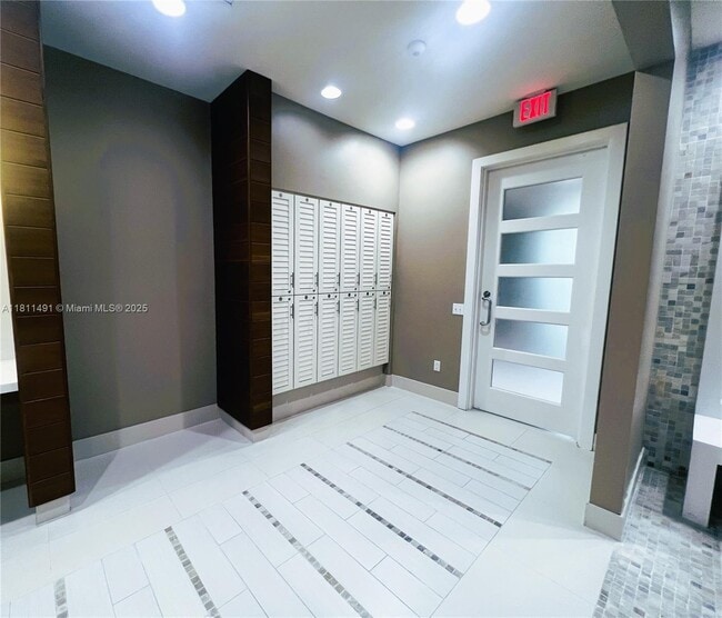 Building Photo - 231 Riverside Dr