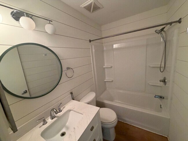 Building Photo - 299 Anchors Pl