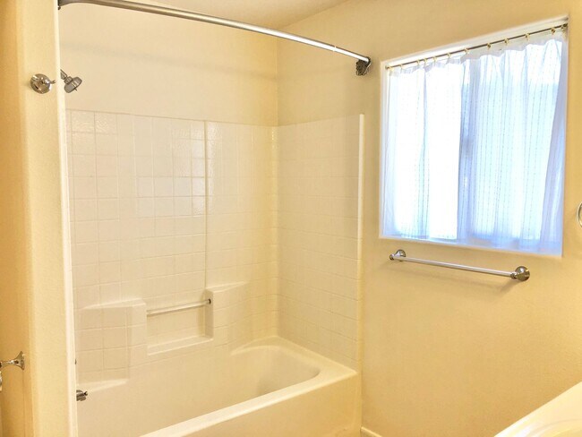 Building Photo - Light & Bright Single-Story Home in the Heart of Fallbrook, Complete with Private, Fully Fenced B...