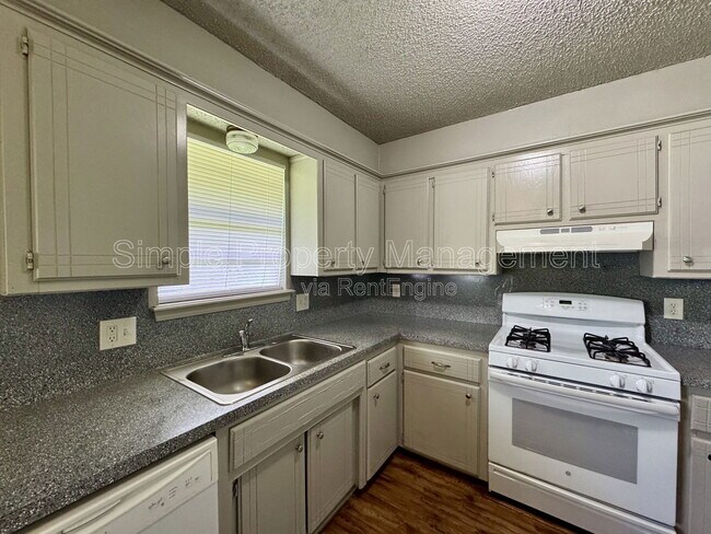 Building Photo - 4717 Creekwood Dr
