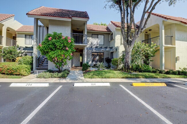 Building Photo - 5673 Fairway Park Dr