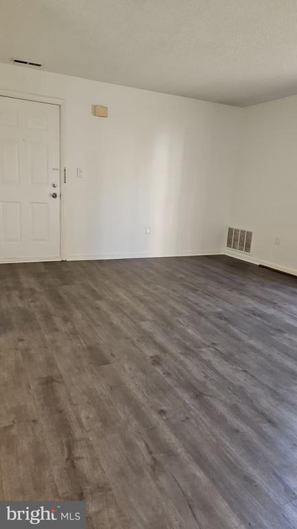 Building Photo - 909 Ravens Crest Dr