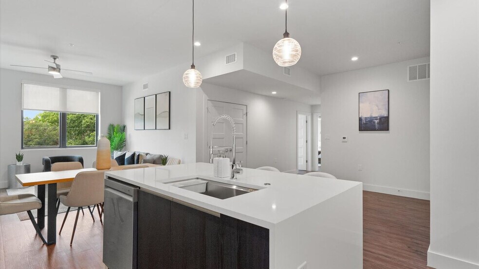 Building Photo - 5515 Humming Bird Ln