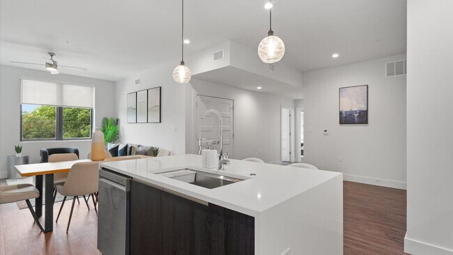 Building Photo - 5515 Humming Bird Ln