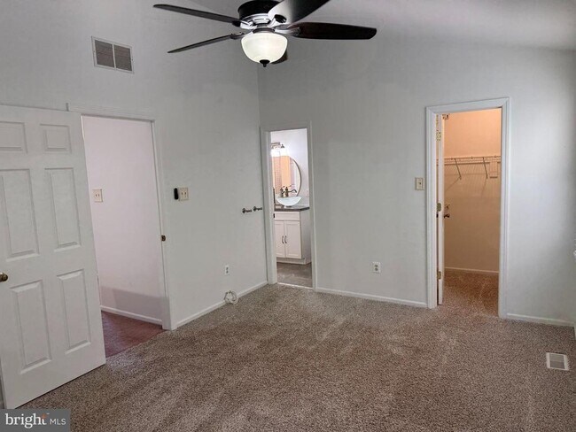Building Photo - 1070 Baywood Dr