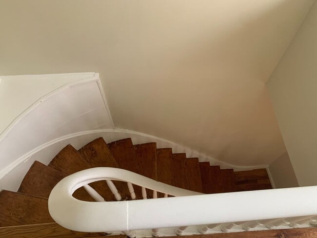 Building Photo - Gorgeous 3BR, Single Family Home IN EAST ROCK! PARKING! LAUNDRY!