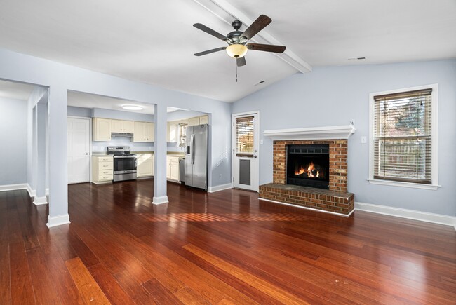 Building Photo - 1305 Eaglewood Dr