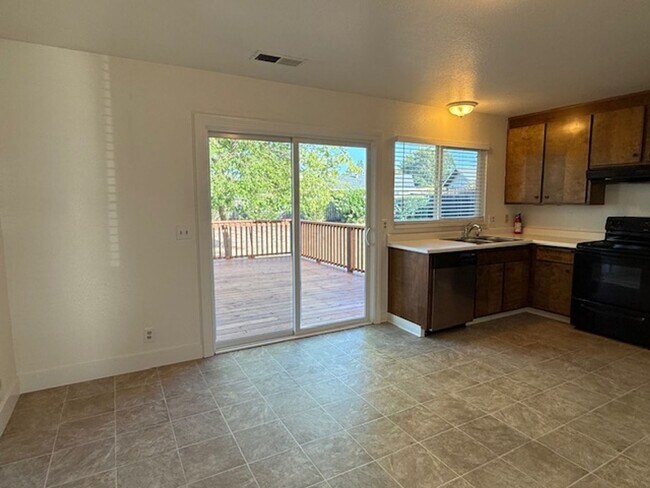 Building Photo - For Rent – Charming 2-Bedroom Home in Rinc...