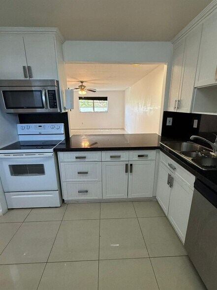 Primary Photo - 2510 SW 81st Ave